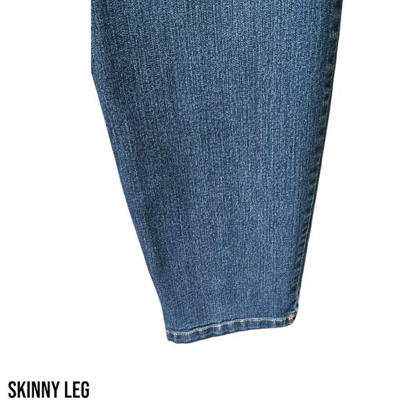 TORRIDβMid- Rise Super Skinny Plus Size Jeans SIZE 24R - Picture 8 of 16